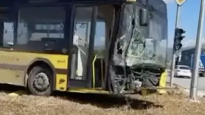 Bursa’nın Gemlik ilçesinde yoldan çıkan belediye otobüsündeki yolcular ölümden döndü.