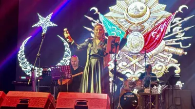 Türk halk müziğinin güçlü sesi Elif Avcı, Bodrum’da sahne aldığı