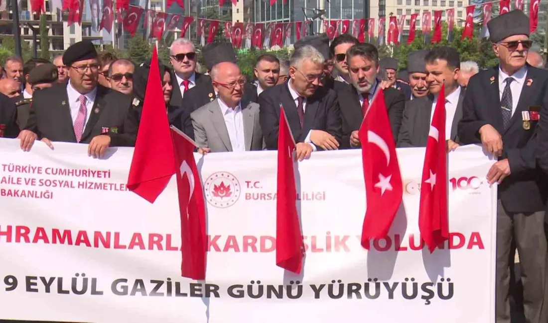 Bursa’da 19 Eylül Gaziler Günü dolayısıyla düzenlenen törende, şehitler rahmet