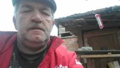 Bursa’nın İnegöl ilçesinde yürüme engelli adam ve eşi, evlerinin dış