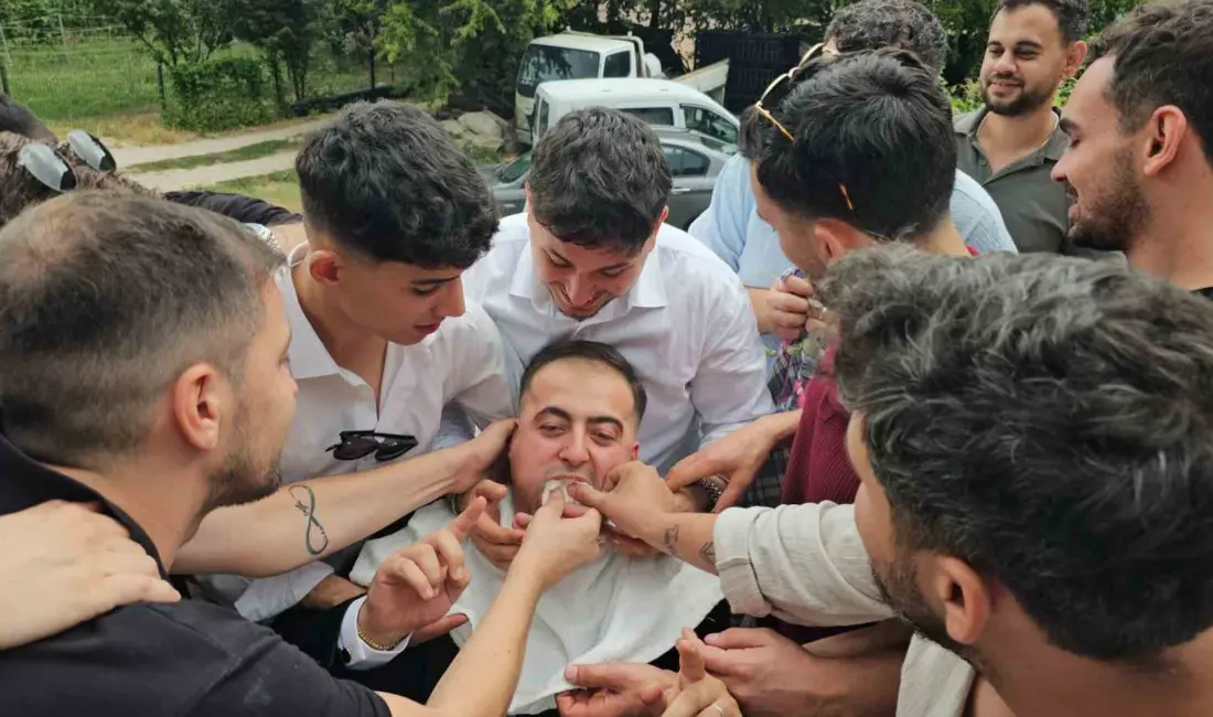 Bursa’da asırlardır yaşatılan düğün geleneğinde damat yolun ortasında kahve pişirdi,