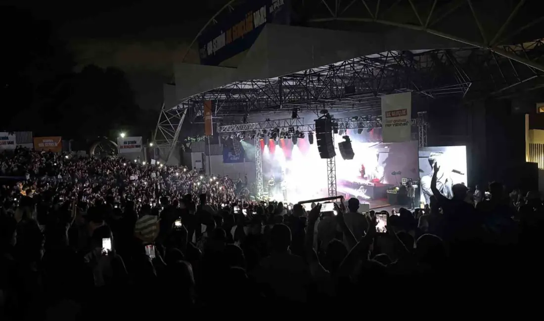 Bursa’da düzenlenen Bir Gençlik Festivali, yüzlerce gencin katılımıyla gerçekleşti. Festivalde