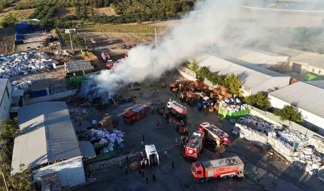 Bursa’da geri dönüşüm deposunda çıkan yangın korkuttu. Yangına 8 itfaiye