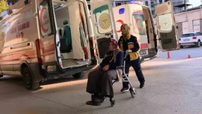 Bursa’nın İnegöl ilçesinde kontrolden çıkan otomobilin dere yatağına yuvarlandığı kazada