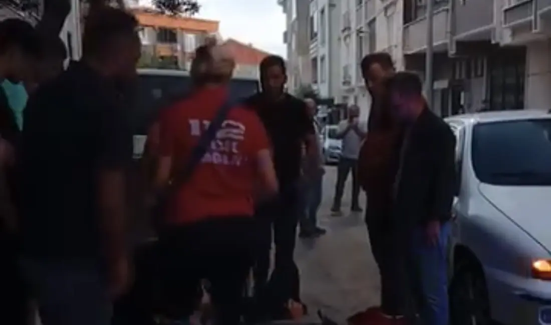 Bursa’nın Karacabey ilçesinde otomobil ile motosikletin çarpışması sonucu meydana gelen