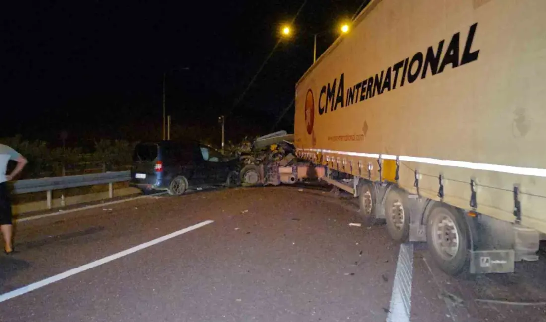 Bursa’nın Orhangazi ilçesinde Gebze-Orhangazi-İzmir Otoyolu üzerinde tır ile otomobilin çarpışması
