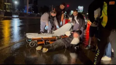 Bursa’da yağış nedeniyle kayganlaşan yolda kontrolden çıkan motosiklet devrildi. Kazada
