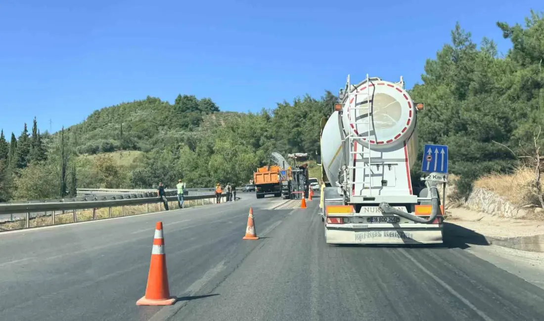Bursa’da karayolları ekiplerinin çalışma yaptığı dürdane rampasında trafik yoğunluğu yaşanıyor.