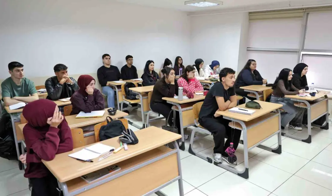 Bursa Büyükşehir Belediyesi’nin 2026-2027 eğitim-öğretim döneminde üniversite sınavına hazırlanan gençlere