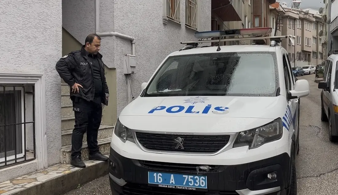 Bursa’da cezaevinden izinli çıkan 3 arkadaşın kaldığı evde bir kişi