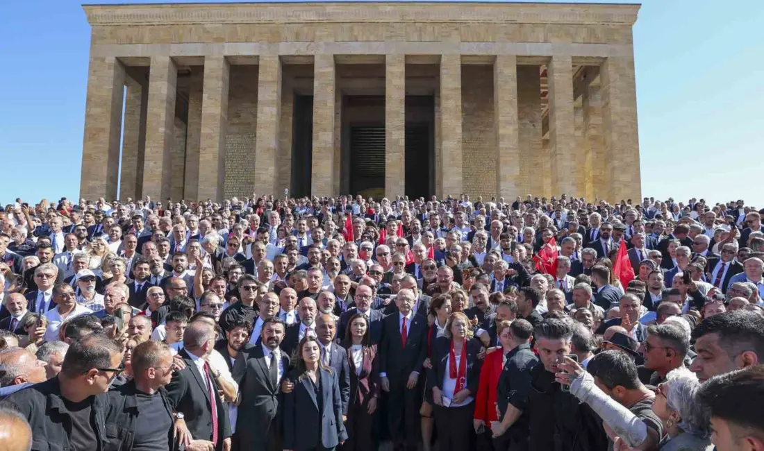 Cumhuriyet Halk Partisi (CHP) Genel Başkanı Kemal Kılıçdaroğlu ve beraberindeki