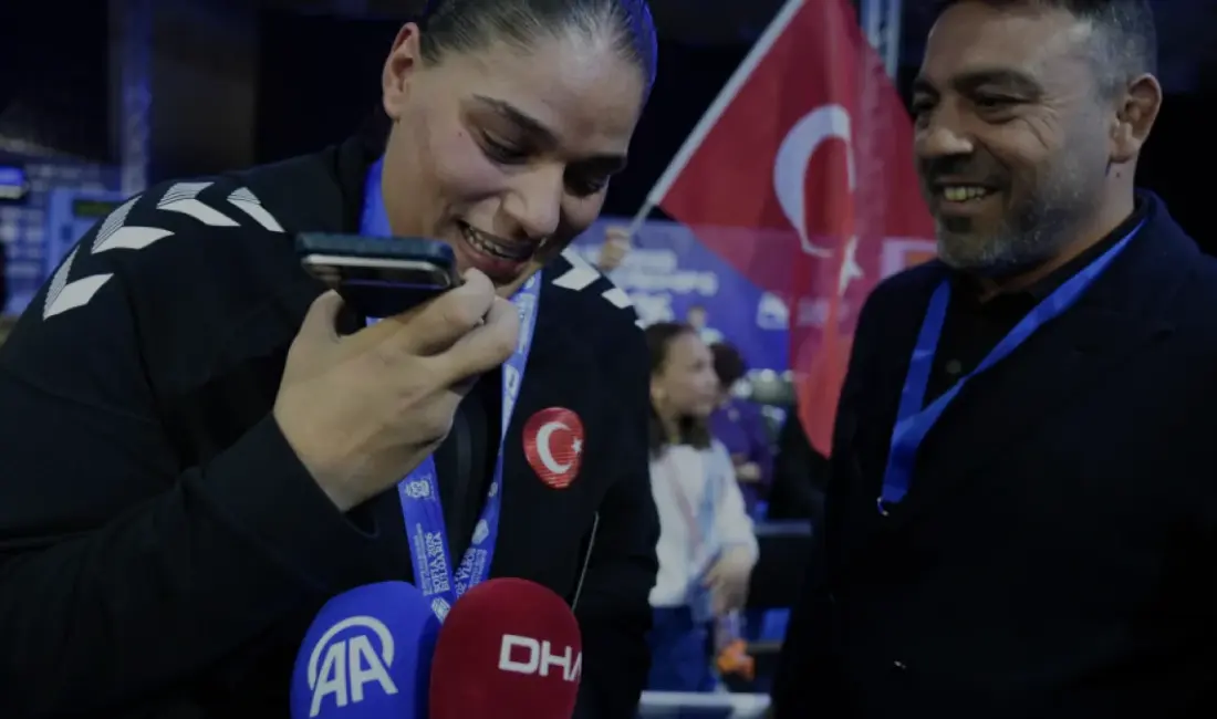 Cumhurbaşkanı Erdoğan, Sofya'da Avrupa şampiyonu olan Havvanur Kethüda'yı telefonla arayarak
