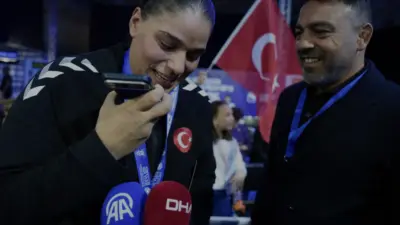 Cumhurbaşkanı Erdoğan, Sofya'da Avrupa şampiyonu olan Havvanur Kethüda'yı telefonla arayarak