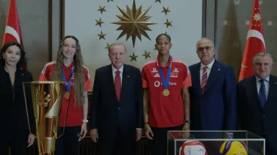 Cumhurbaşkanı Erdoğan, Avrupa şampiyonu olan A Millî Kadın Voleybol Takımı