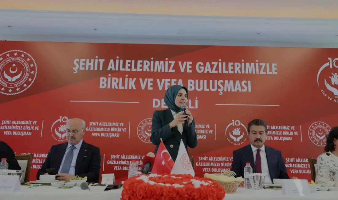Aile ve Sosyal Hizmetler Bakanı Mahinur Özdemir Göktaş, Denizli'de düzenlenen