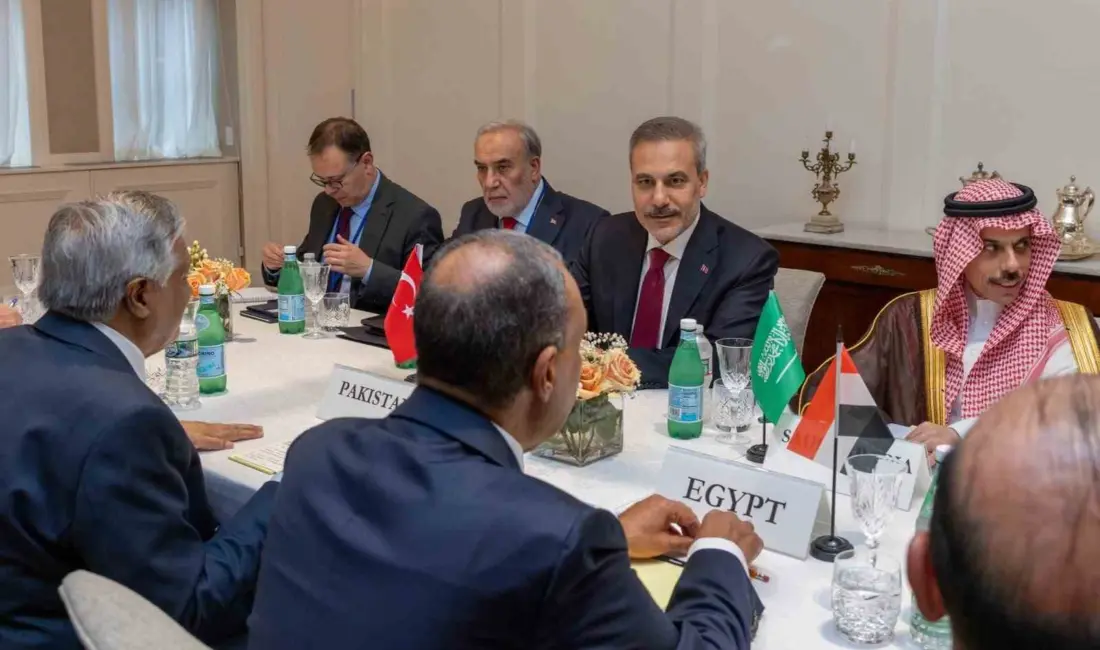 Dışişleri Bakanı Hakan Fidan, Türkiye-Mısır-Pakistan-Suudi Arabistan Dışişleri Bakanları Toplantısı’na katıldı.