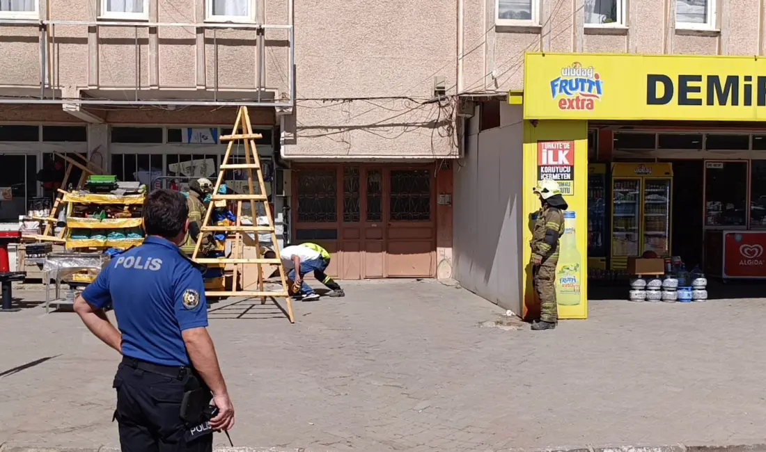 Bursa’nın İnegöl ilçesinde 6 katlı apartmanın girişinde bulunan doğalgaz borusundaki