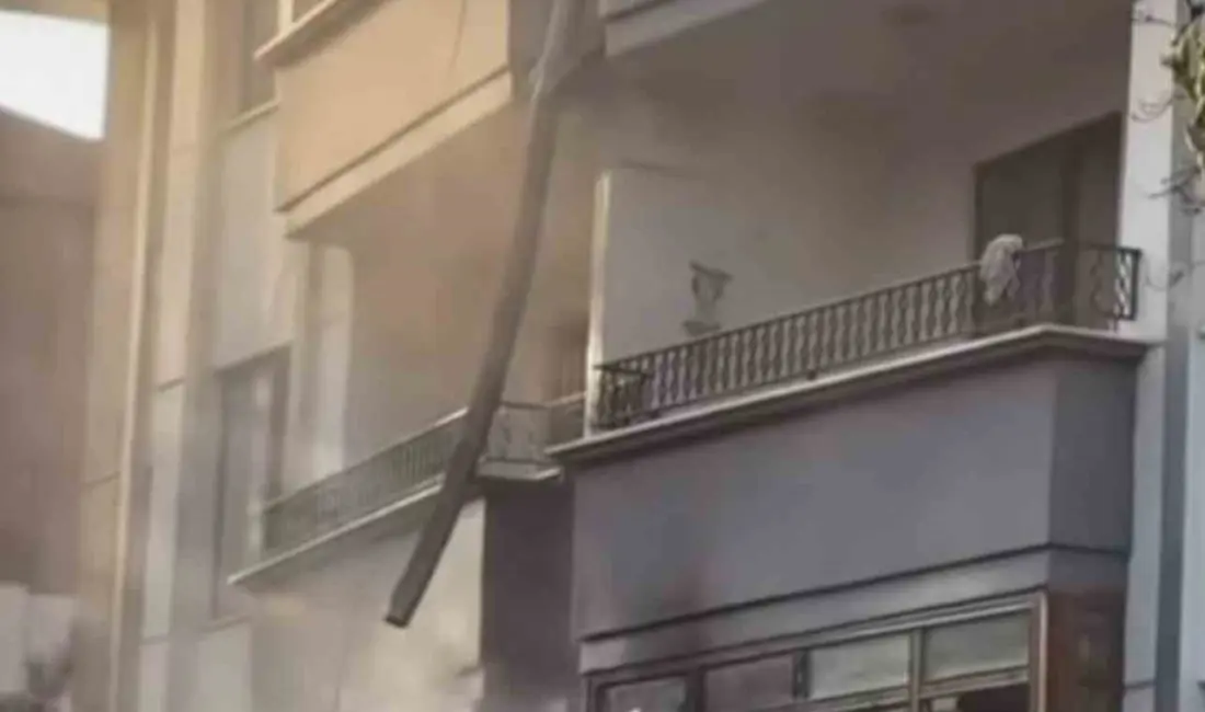 Bursa’da elektrikli araç şarj istasyonunda çıkan yangın, yakındaki daireye sıçradı.