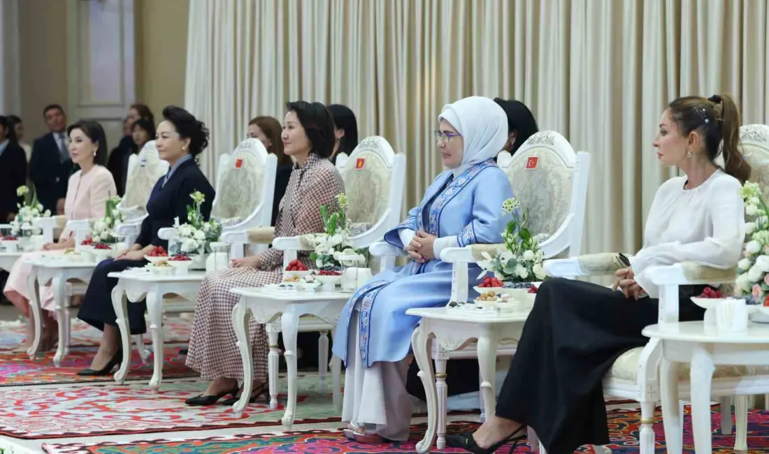 Cumhurbaşkanı Recep Tayyip Erdoğan’a Bişkek ziyaretinde refakat eden Emine Erdoğan,