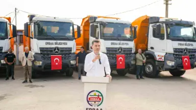 Erbaa Belediyesi, filosuna kattığı yeni araçları düzenlenen törenle hizmete aldı.