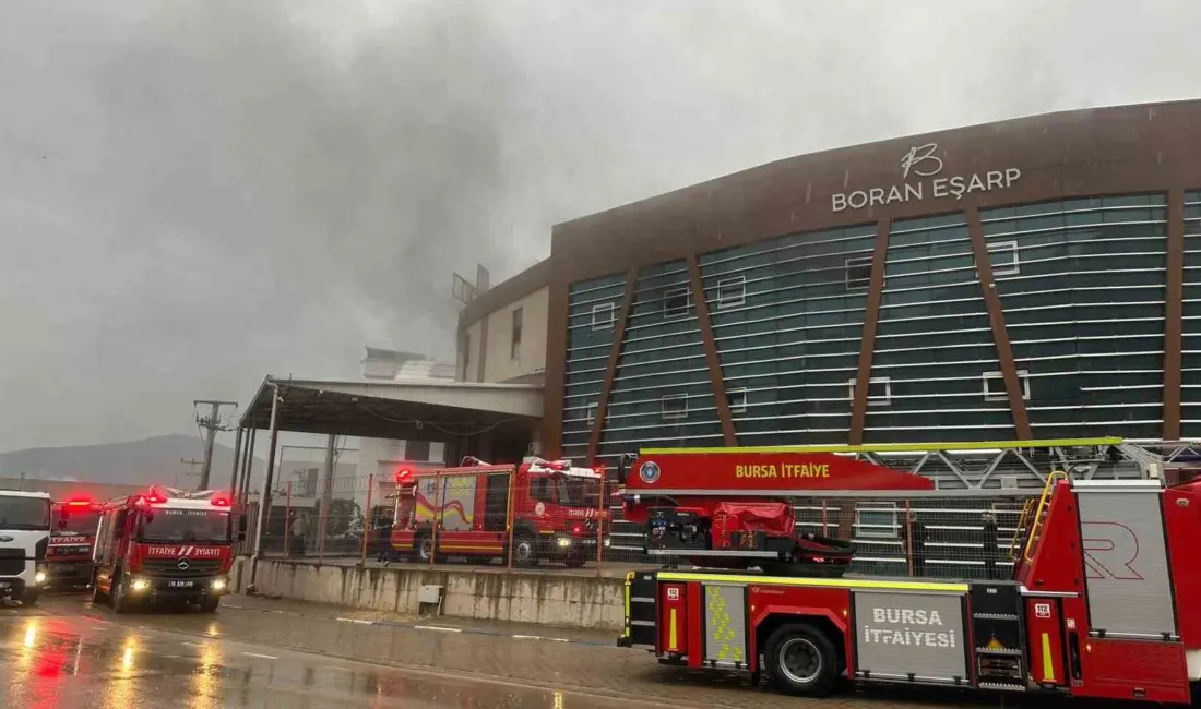 Bursa’da fabrikada çıkan yangın korkuttu. Yangına hızlı müdahale eden Büyükşehir