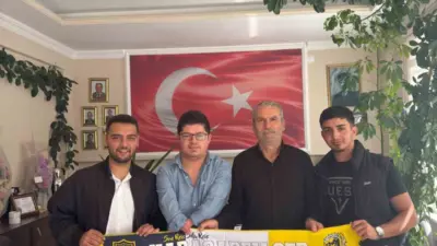 Karacabey Genç Fenerbahçeliler (GFB), sosyal sorumluluk projeleri kapsamında öğrencilere ve