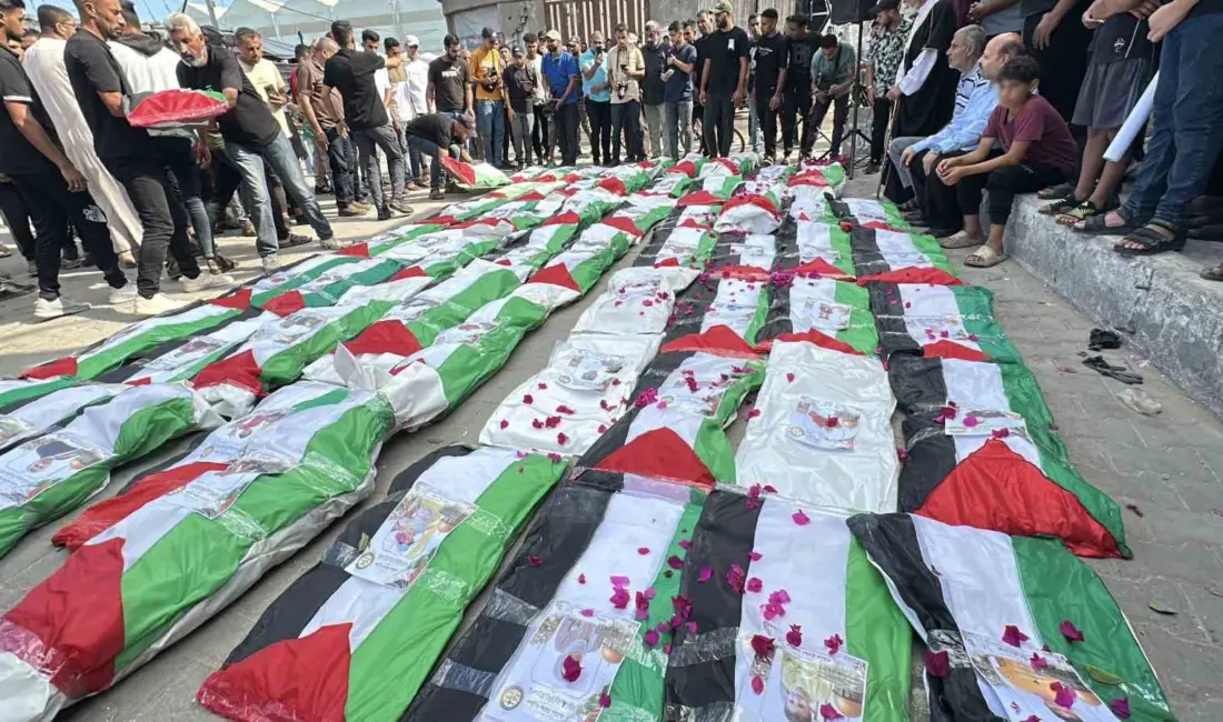 Gazze Şeridi’nde geçtiğimiz yıl Ağustos ayında İsrail bombardımanında yıkılan evlerin