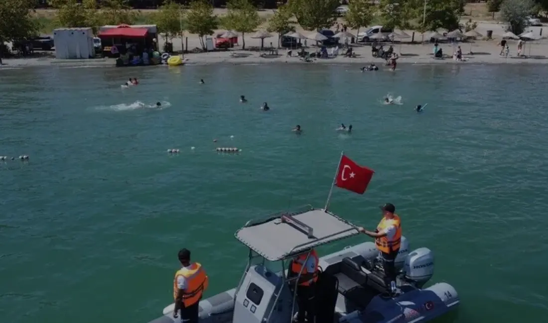Elazığ Sivrice'de bulunan Hazar Gölü'nün güvenliği, 4 kişilik özel eğitimli