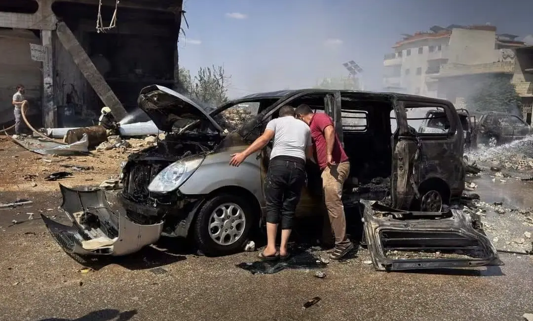 Suriye’nin İdlib kırsalında bomba yüklü bir aracın infilak etmesi sonucu