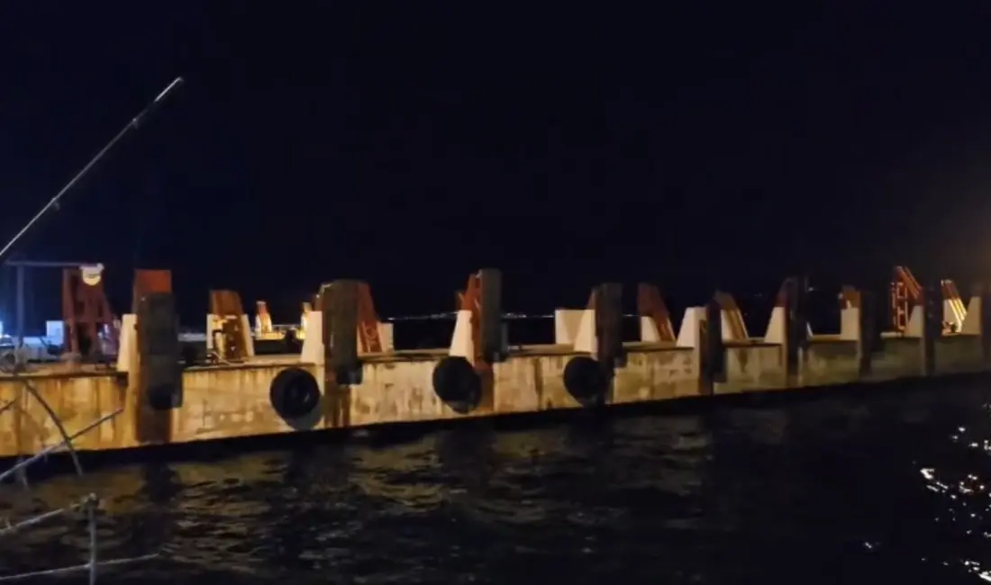 İstanbul-Mudanya seferini yapan İDO’ya ait deniz otobüsü, Mudanya İskelesi’ne yanaştığı