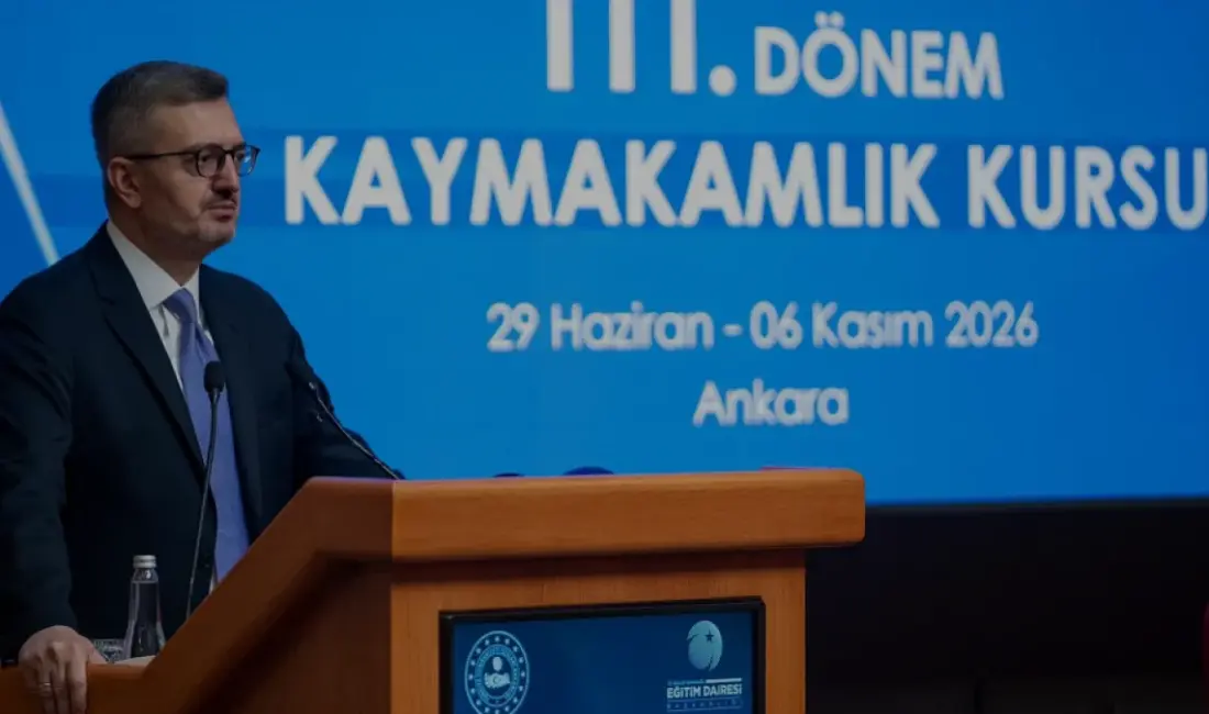 İletişim Başkanı Burhanettin Duran, 111. Dönem Kaymakamlık Kursu'ndaki adaylarla bir