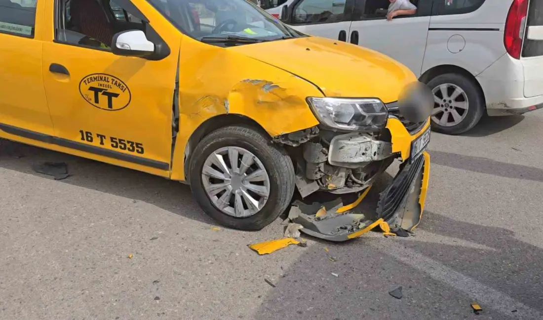 Bursa’nın İnegöl ilçesinde ticari taksi ile otomobilin çarpışması sonucu meydana