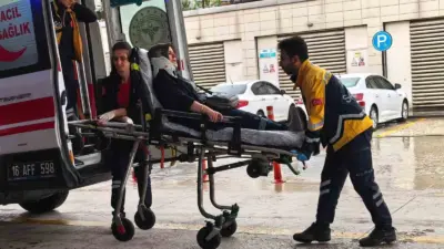 Bursa’nın İnegöl ilçesinde 3 otomobilin karıştığı zincirleme kazada 2 kişi
