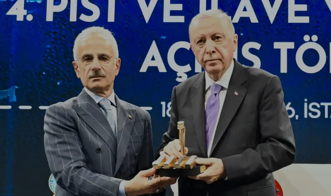 İstanbul Havalimanı'nın 890 milyon avroluk yatırımla tamamlanan 4. ana pisti,