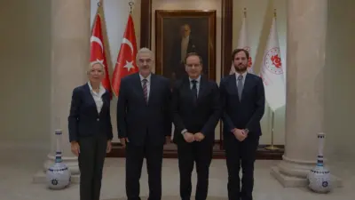 İtalya'nın Ankara Büyükelçisi Manzo, Vali Erol Ayyıldız'ı ziyaret ederek ikili