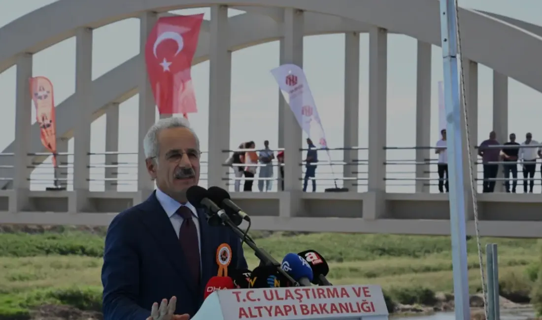 İzmir Menemen'de bulunan 1935 yapımı Tarihi Gediz Köprüsü, Ulaştırma ve