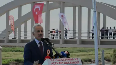 İzmir Menemen'de bulunan 1935 yapımı Tarihi Gediz Köprüsü, Ulaştırma ve
