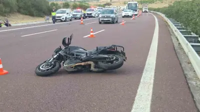 Bursa’da Gebze-Orhangazi-İzmir otoyolunda kamyona arkadan çarpan motosikletin sürücüsü hayatını kaybetti.