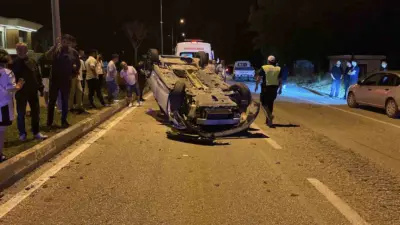 Bursa’nın İnegöl ilçesinde kamyonet ile çarpışan otomobil takla atarak ters