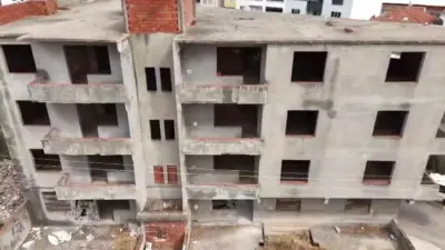 Bursa’nın Karacabey ilçesinde yaklaşık 30 yıldır inşaat halinde bekleyen ve