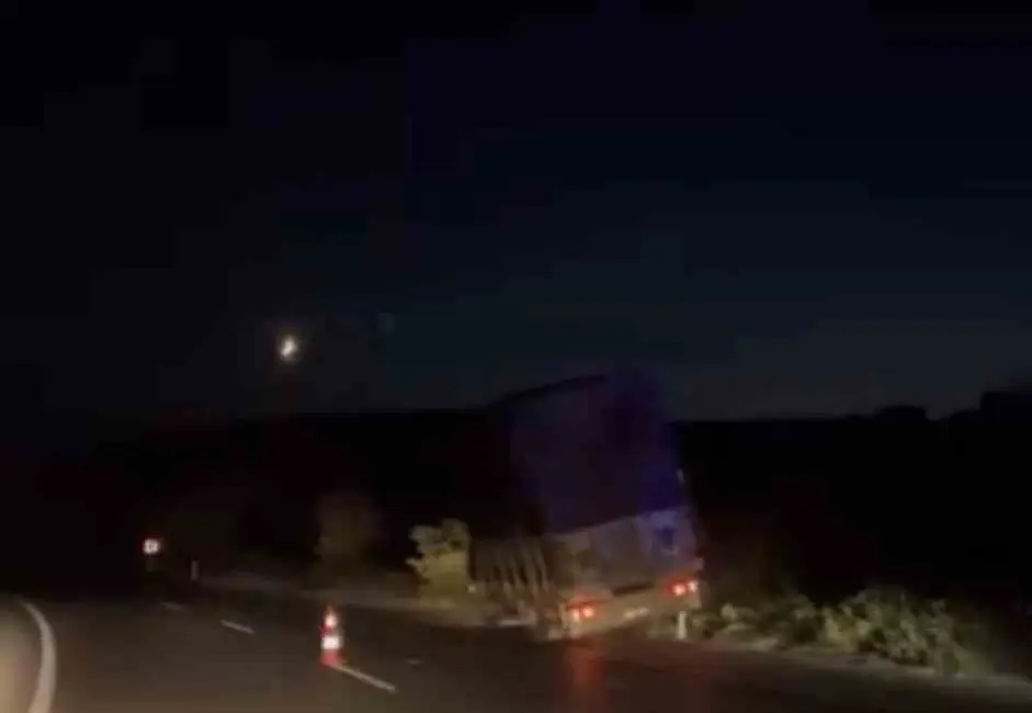 Bursa’da kontrolden çıkan kamyonet yol kenarında bulunan ağaçlara çarptı, kaza