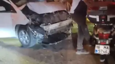 Bursa’da kırmızı ışıkta geçtiği iddia edilen motosiklete otomobil çarptı. Kazada