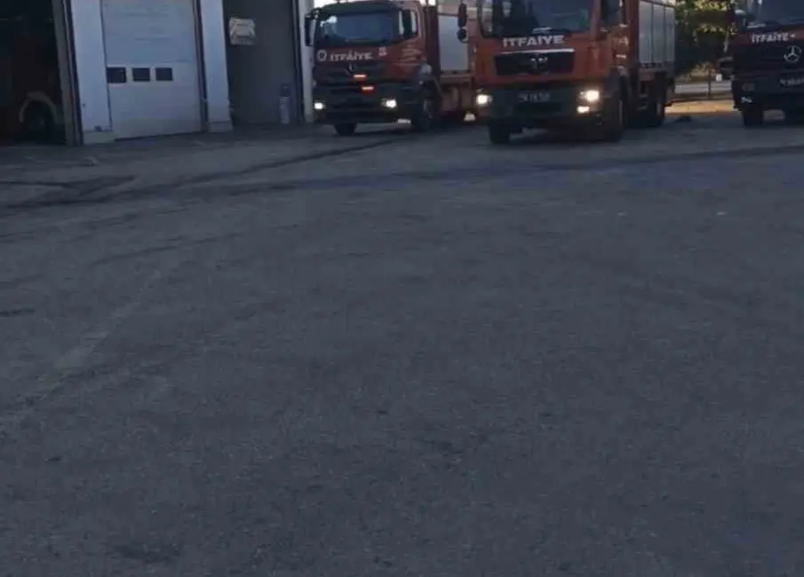Bursa Büyükşehir Belediyesi, Antalya’nın Kumluca ilçesinde devam eden orman yangınına