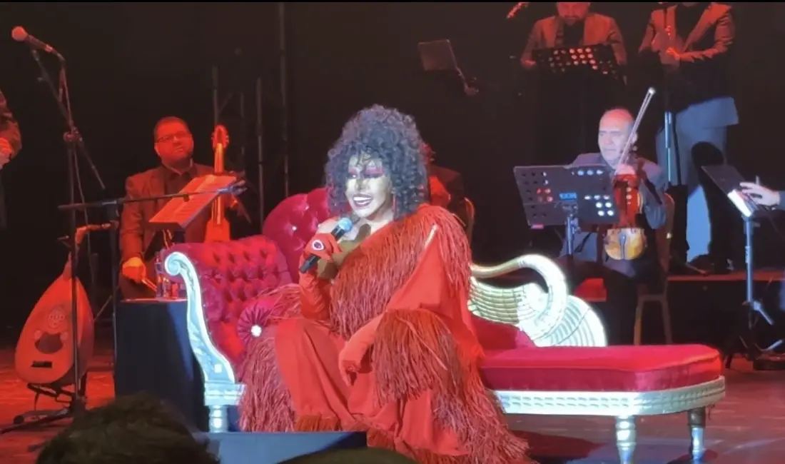 Türk sanat müziğinin “Diva”sı Bülent Ersoy, memleketi Bursa’da sahne aldı.