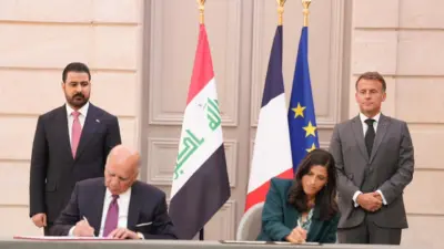 Fransa Cumhurbaşkanı Emmanuel Macron, Irak Başbakanı Ali Zeydi ile bir