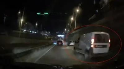 Bursa’da hafif ticari otomobil sürücüsü makas atarak trafiği tehlikeye attı.
