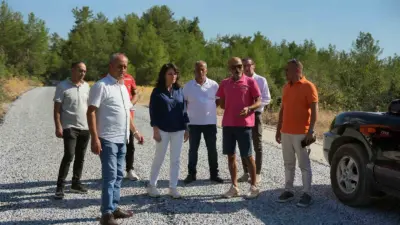 Menteşe Belediyesi, mahallelerde ulaşımı kolaylaştıran yol çalışmalarını aralıksız sürdürüyor. Muğla