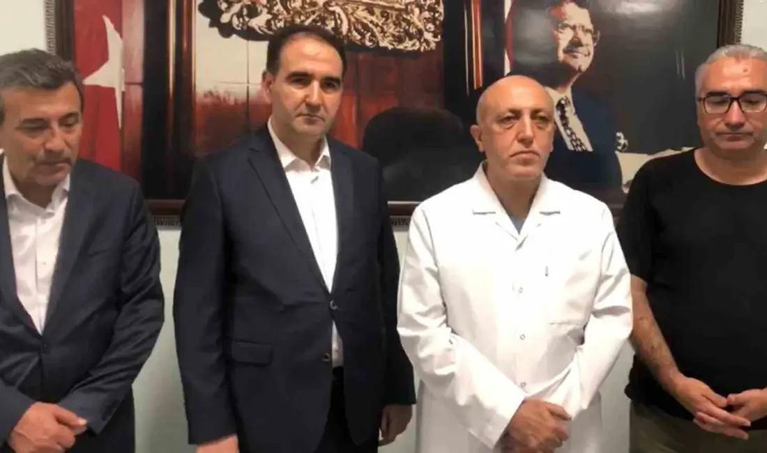 Yeni Parti Malatya Milletvekili Veli Ağbaba, Malatya’da pazar ziyareti sırasında