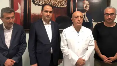 Yeni Parti Malatya Milletvekili Veli Ağbaba, Malatya’da pazar ziyareti sırasında