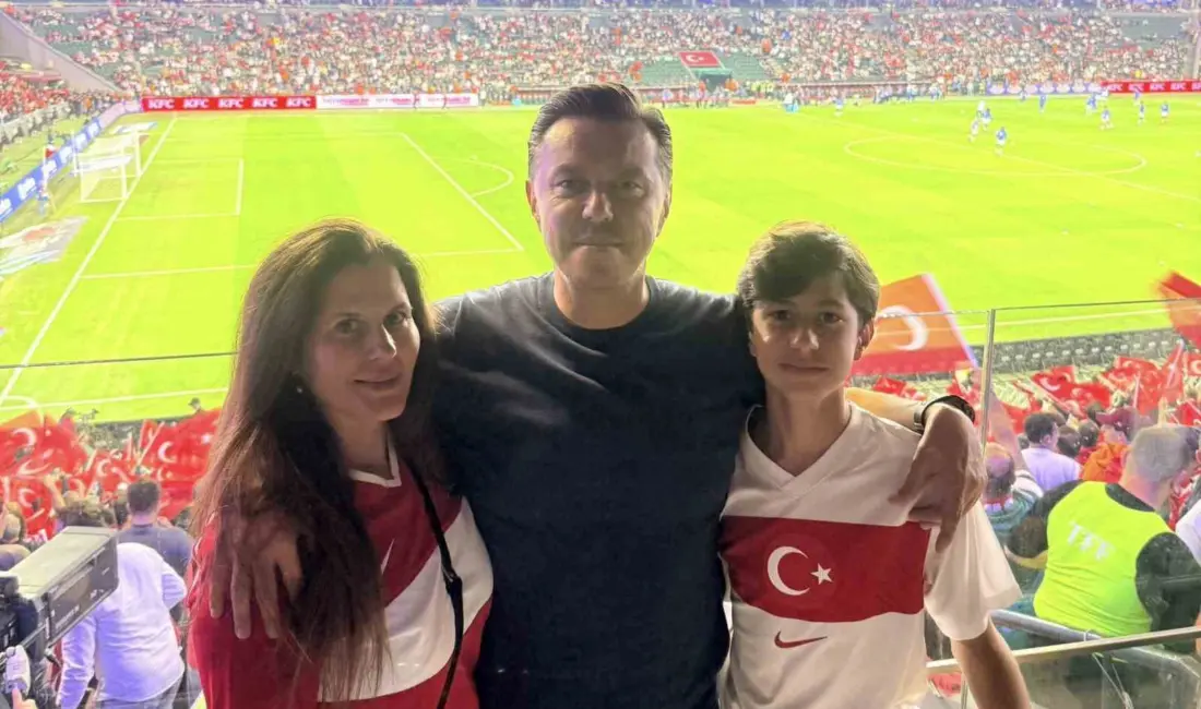 AK Parti Eskişehir Milletvekili Nebi Hatipoğlu ve ailesi, Türkiye-Fransa futbol